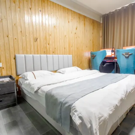 Linqu Reni e-Sports Hotel (Huangshan Road Branch)
