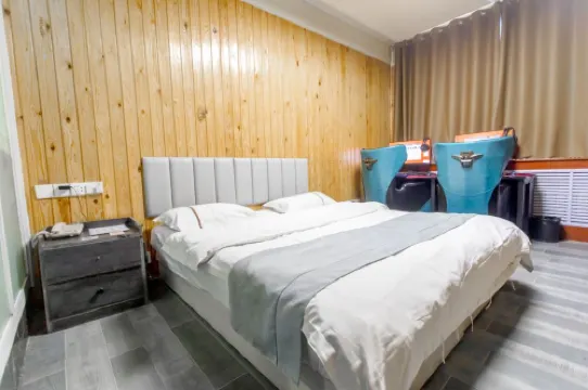 Linqu Reni e-Sports Hotel (Huangshan Road Branch)