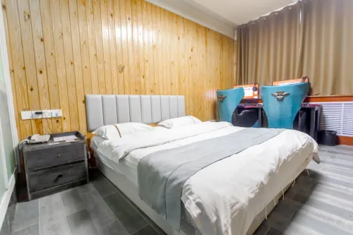 Linqu Reni e-Sports Hotel (Huangshan Road Branch)