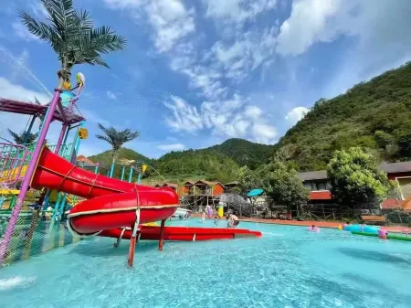 Xinfeng Fengxi Valley Resort Отели в г. Синфен