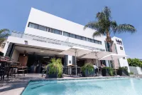 Mint Hotel 84 on Katherine فنادق في 