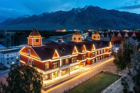 JI Hotel (Tashkurgan Khunjerab Road) Отели рядом с достопримечательностью «Stone City Site»