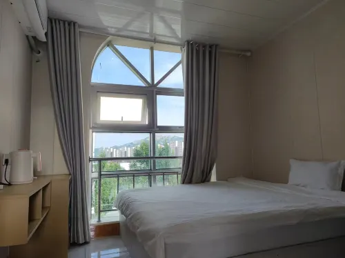 Shanhe Hotel (Rizhao Heshan Town)