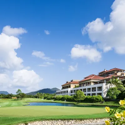 The Ritz-Carlton, Okinawa Hotel berhampiran Pantai Kariyushi