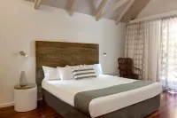 Palm Bungalows Hotels in Hamilton Island