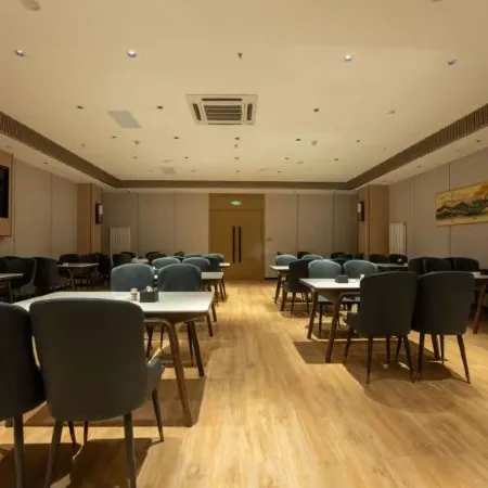Elong R.YUN Hotel (Ordos Kambash Music Fountain Square Branch)