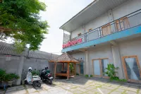 RedDoorz Syariah near Lombok Epicentrum Mall Hotels near SeasToShop