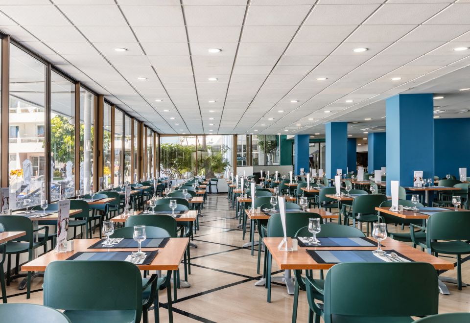 Hotel Catalonia Oro NegroOver view