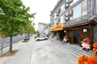 Fenghuangshan Jufu Homestay Hotels near Shanjiang Miao Village
