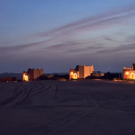 Bab Al Nojoum Bateen Liwa