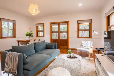 Bay and Bush, Jervis Bay