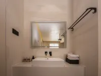 Yunqi Fenglinli Pool Resort Homestay (Yanji Chaoyangchuan Airport High speed Railway Station Branch)