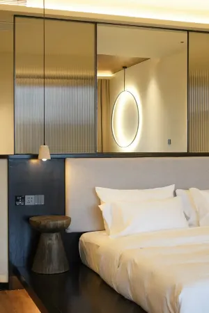 Mount Qingcheng Yuejinren Qingcheng Cliff Private Hot Spring Boutique Stay Отели рядом с достопримечательностью «Chengdu Institute Sichuan International Studies University»