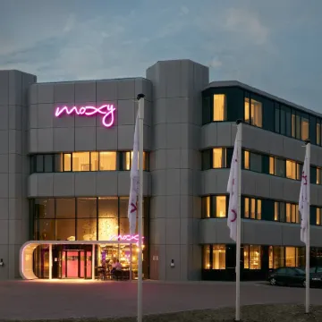 Moxy Amsterdam Schiphol Airport Отели в г. Хофддорп