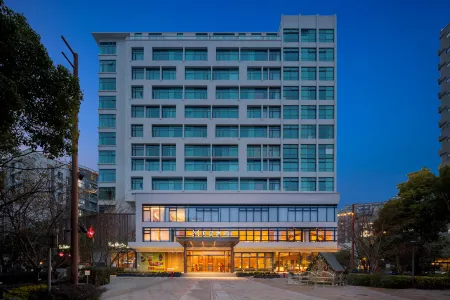 MOne Hotel Отели рядом с достопримечательностью «Shanghai Electric Power Technology and Management College»