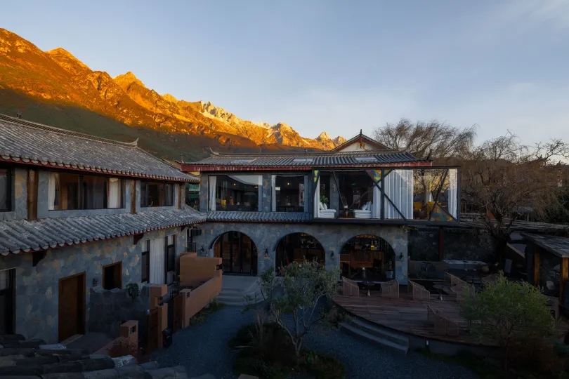 Pauline Yu long Snow Mountain View Resort Hotel
