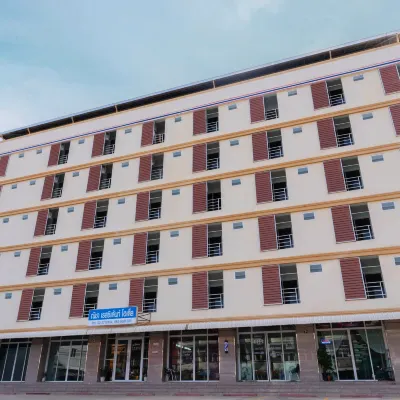 Nicha Residense Hotel Отели рядом с достопримечательностью «Ратчадафисек»