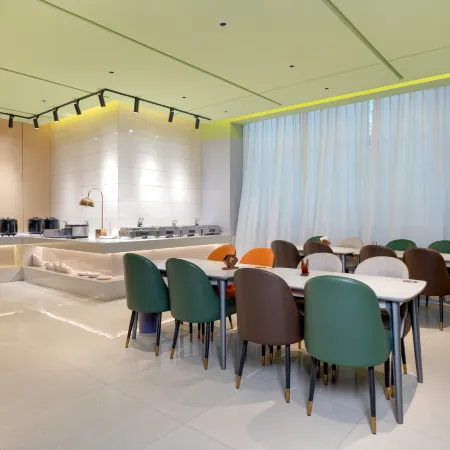 Green Tree Inn Express Hotel (Linyi Hedong Langya Ancient City Branch)