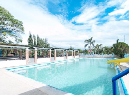 RedDoorz @ Royal Grande Beach Resort Batangas