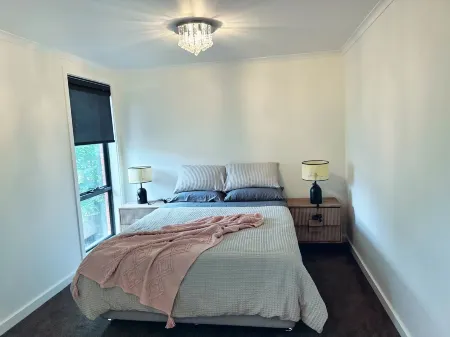 Lipscombe Mt Wellington view luxury house