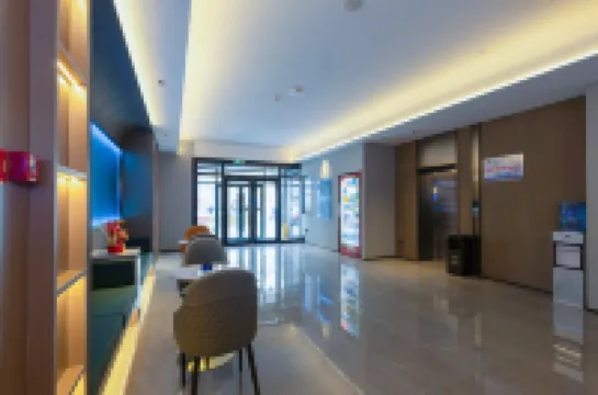 Ye Yuchen Esports Movie Hotel (Xinhua Street Shangfeng Square Branch)