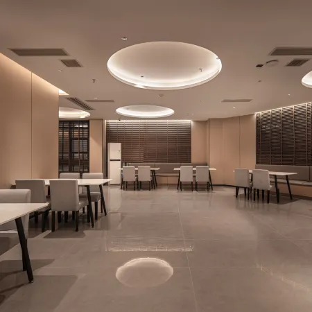 Yangzi Grey Whale Smart Hotel (Jiangyou Huopao Street)