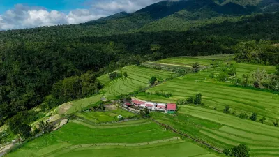 Santya Loka Lodge & Twin Waterfall Hotel dekat Patung Buddha Tidur Pupuan Tabanan