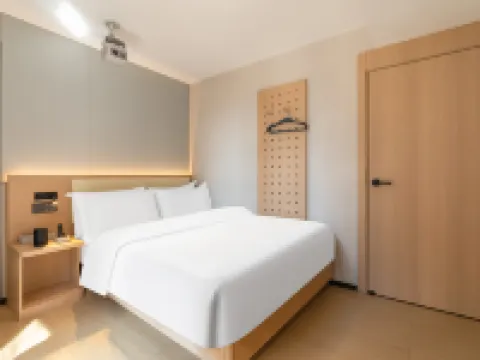 Qianhong Hotel (Kunming Station) 쿤밍 호텔