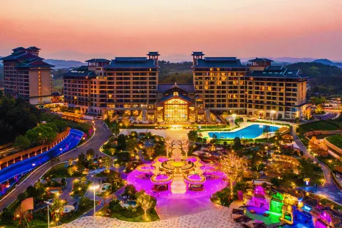 Freely Hover Golden Shuitai Hot Spring Town