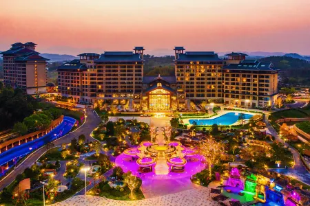 Freely Hover Golden Shuitai Hot Spring Town