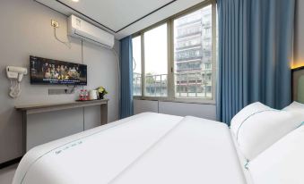 JunYue Apartment (Guangzhou Wushan Subway Station)