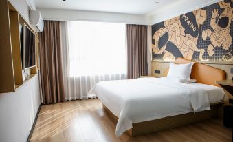 IU Hotel (Mengzhou Bus Station Huichang South Road)