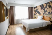 IU Hotel (Mengzhou Bus Station Huichang South Road) - breakfast