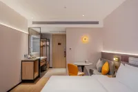 홈 인 플러스 호텔 (상하이 제1 야오한 세기대로 지하철역) 루자주이 24시간 도서관 주변 호텔