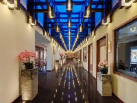 Jingchen Hotel (Leshan Zhanggongqiao Food Street Branch)