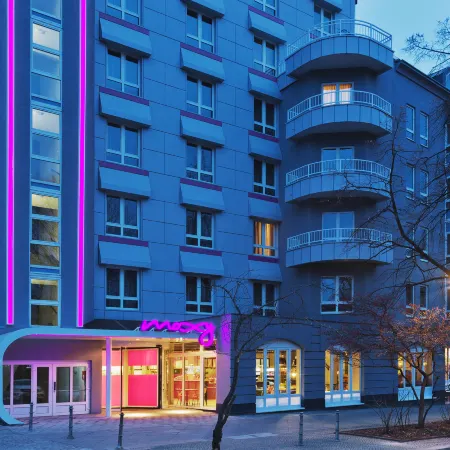 Moxy Berlin Humboldthain Park Отели рядом с достопримечательностью «Стадион в Виттенау»