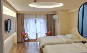 Seasonal Wind Hostel