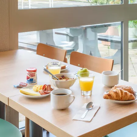 B&B Hotel Toulouse Cité de l'Espace Hurel Отели рядом с достопримечательностью «Космический городок»