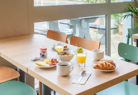 B&B Hotel Toulouse Cité de l'Espace Hurel Отели в г. Кен-Фонсегрив