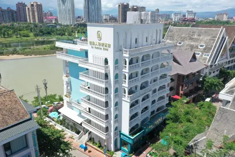 Xishuangbanna Parisian Riverview Light Luxury Hotel (Gaozhuang Xishuangjing Xingguang Night Market)