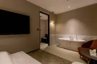 RHEA HERA | Ruiya Hela Hotel (Shenyang Huaiyuanmen Youth Street Subway Station) - 3-Star