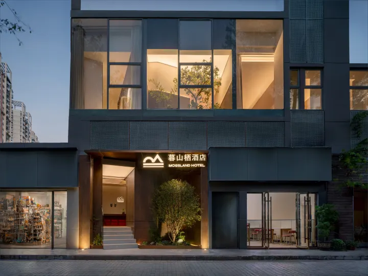 Mossland Hotel