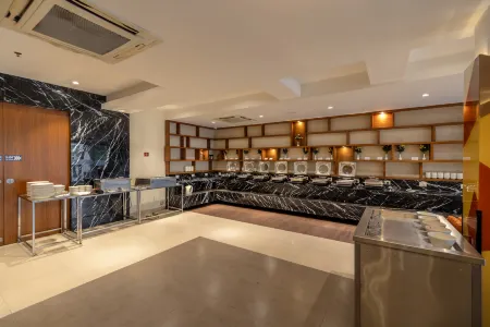 Quality Inn Patria Suites, Rajkot Отели рядом с достопримечательностью «ISKCON Rajkot, Sri Sri Radha Neelmadhav Dham»