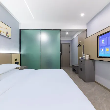 Tongchuang Ejia Chain Hotel (Gushi Xinhe Century City Store)