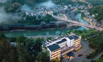 YANYU ·YUNXI｜Riverside Jiang Scene Aesthetic Resort Hotel (Xiangxi Fenghuang Tuojiang Store)