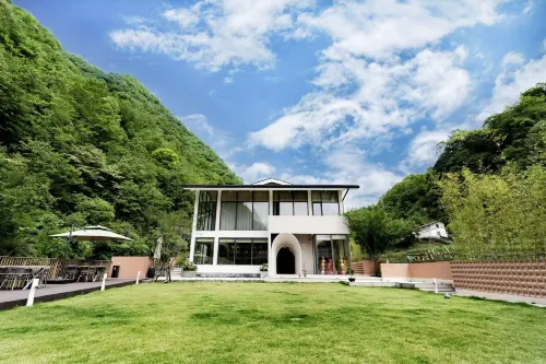 Sicily Hotels in Zhenping