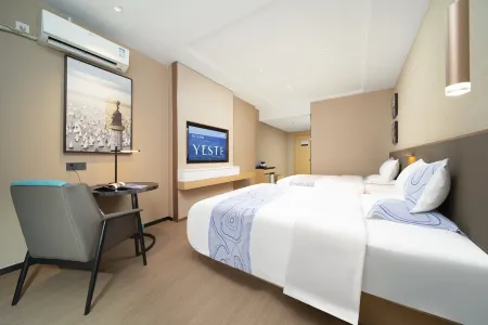 Yast International Hotel (Passenger Transport Center, Xishan Scenic Area, Guiping) Отели рядом с достопримечательностью «Xishan Mountain»