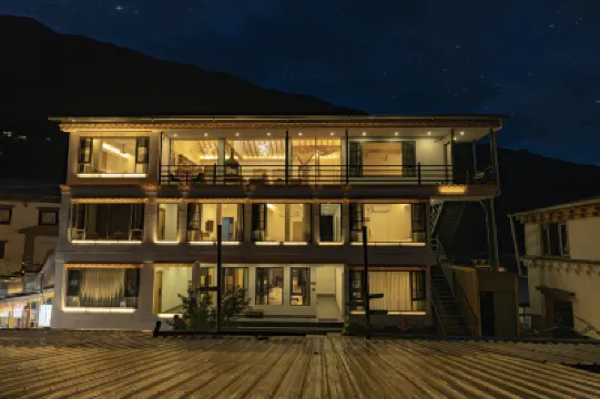 桑論供氧樸院 鄰近梅里雪山國家公園景區-神湖的酒店