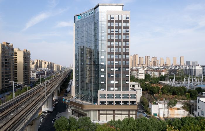 HanTing Hotel (Xianning Yinquan Avenue Shiliutan Park)