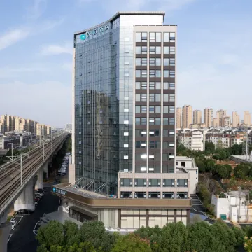 HanTing Hotel (Xianning Yinquan Avenue Shiliutan Park)